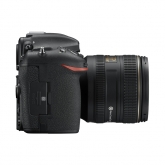 Nikon D500 - pravá strana fotoaparátu.