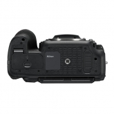 Nikon D500 - spodní strana fotoaparátu.
