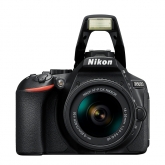 Nikon D5600 - s vyklopeným vestavěným bleskem