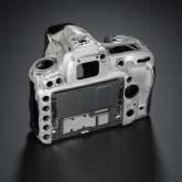 Nikon D750 - hořčíkový korpus zadní části těla