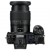 Nikon Z7 - horní strana nového fotoaparátu s objektivem Nikkor Z 24-70mm f/4 S